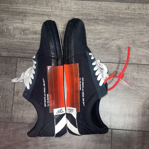 Off-white sneakers - Picture 6 of 7